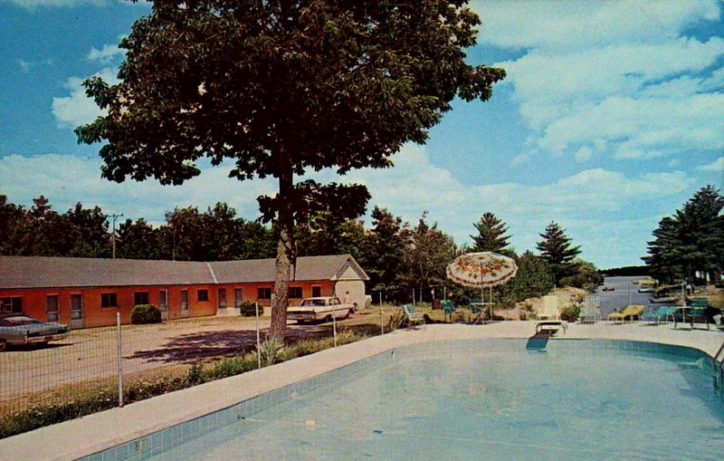 Channel Inn Resort (Hub Motel) - Vintage Postcard (newer photo)